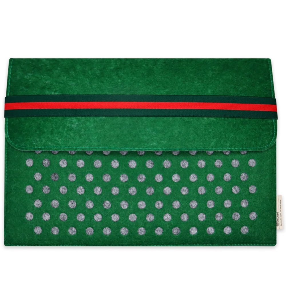 Felt 13” laptop sleeve. Color: hunter green. Fits laptops 13” and under. BNWT